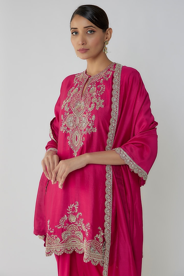 Pink Silk Zari Embroidered Kurta Set by Jayanti Reddy at Pernia's Pop Up Shop