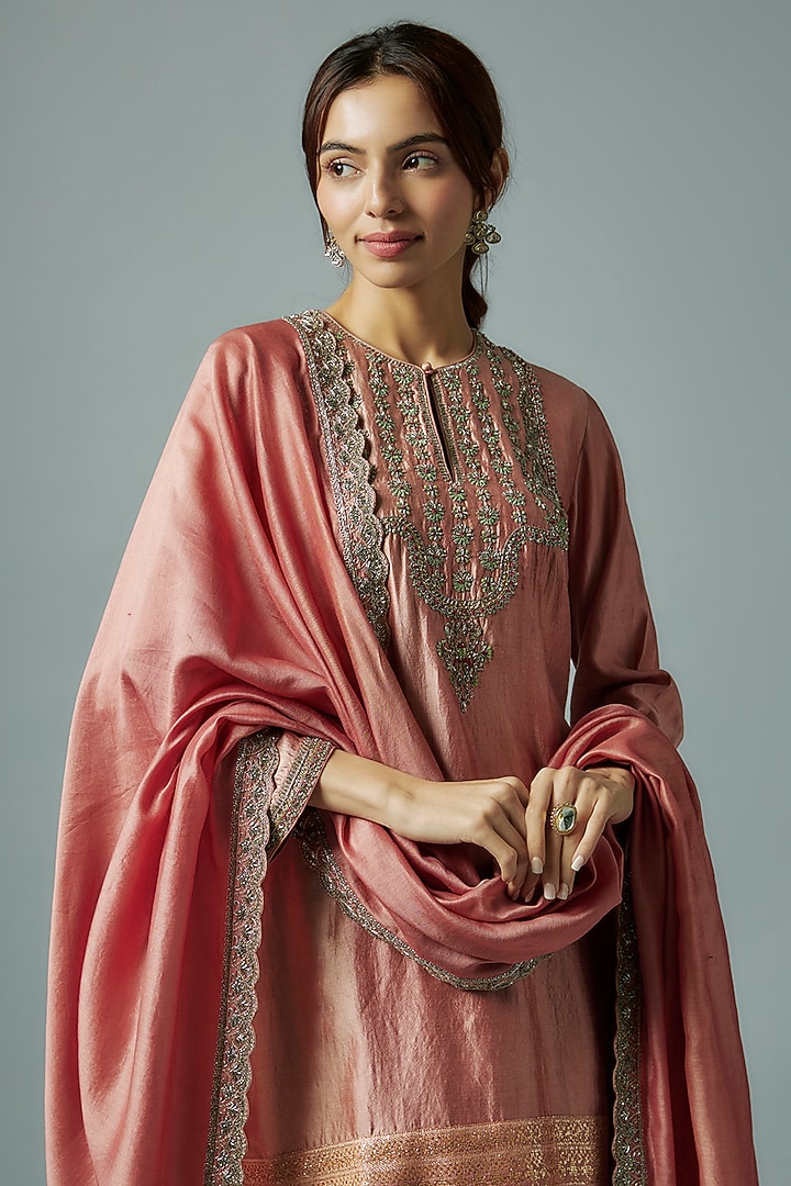 Peach Silk Zari Embroidered Kurta Set by Jayanti Reddy at Pernia's Pop Up Shop