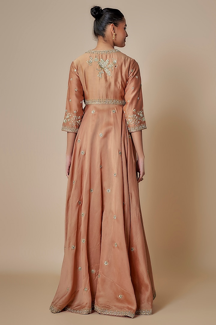 Peach Silk Zari Embroidered Bridal Anarkali Set by Jayanti Reddy at Pernia's Pop Up Shop