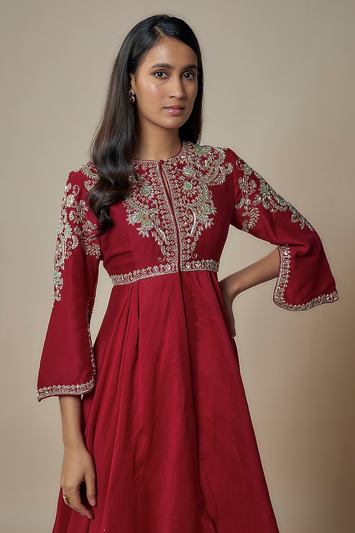 Red Silk Zari Embroidered Wedding Anarkali Set by Jayanti Reddy at Pernia's Pop Up Shop