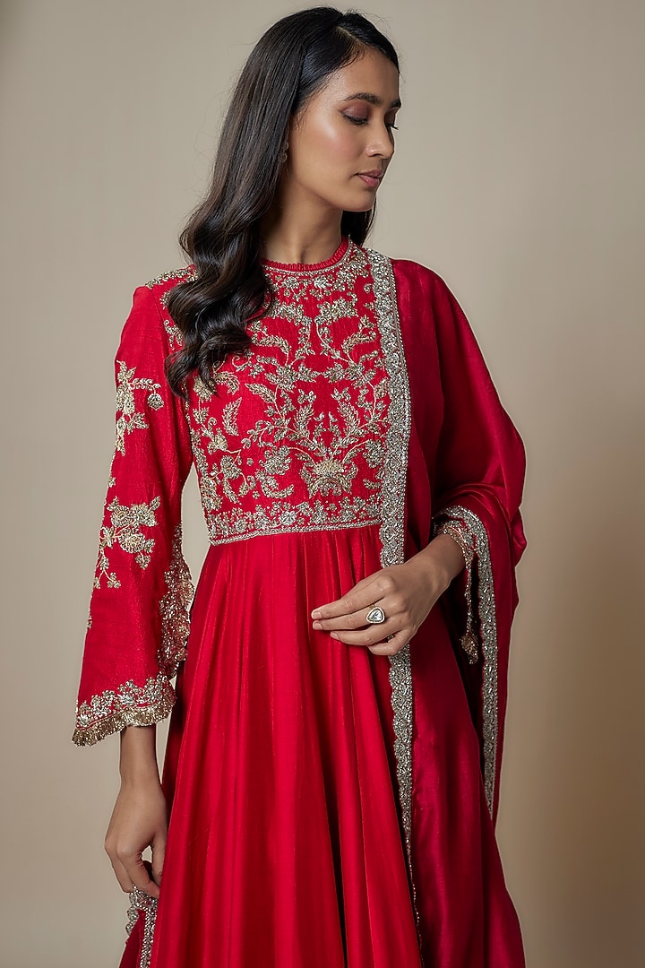 Red Silk Zari Embroidered Bridal Anarkali Set by Jayanti Reddy at Pernia's Pop Up Shop