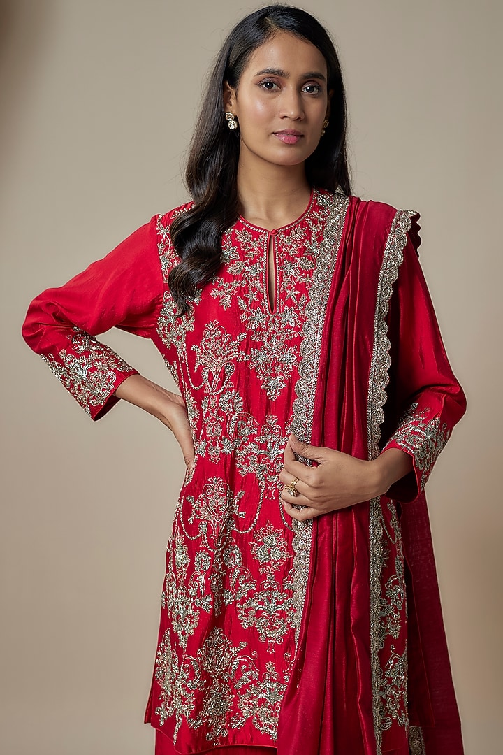 Red Silk Zari Embroidered Kurta Set by Jayanti Reddy at Pernia's Pop Up Shop