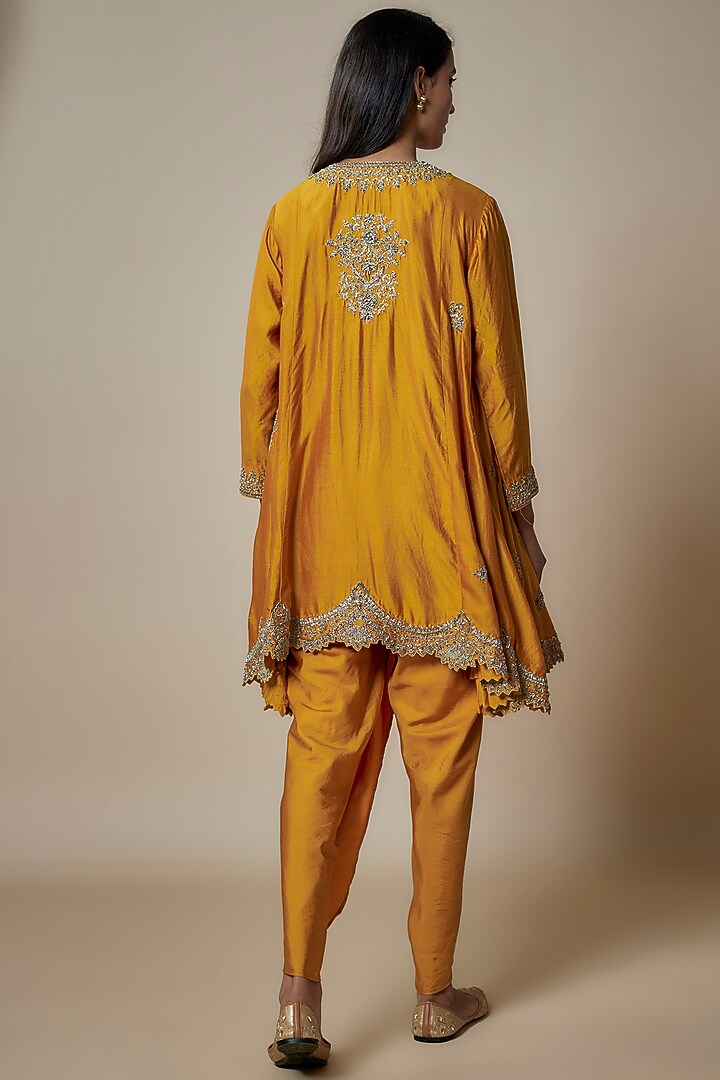 Mango Yellow Silk Zari Embroidered Paneled Kurta Set by Jayanti Reddy at Pernia's Pop Up Shop
