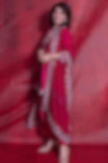 Deep Pink Embroidered Paneled Kurta Set by Jayanti Reddy at Pernia's Pop Up Shop