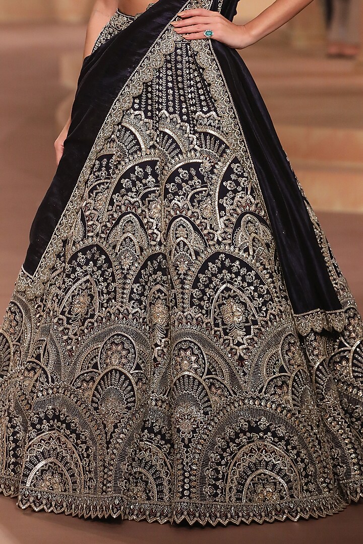 Purple Organza Zari Embroidered Bridal Lehenga Set by Jayanti Reddy at Pernia's Pop Up Shop