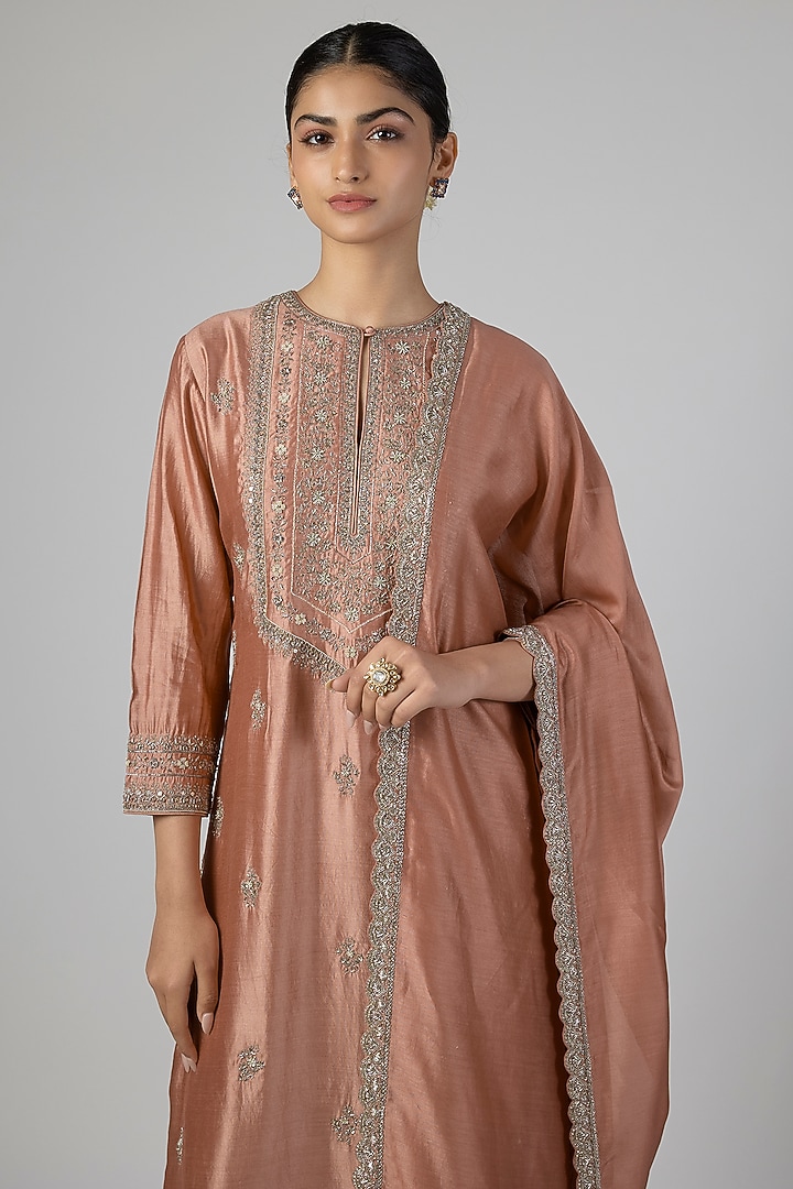 Peach Silk Zardosi Work Kurta Set by Jayanti Reddy at Pernia's Pop Up Shop