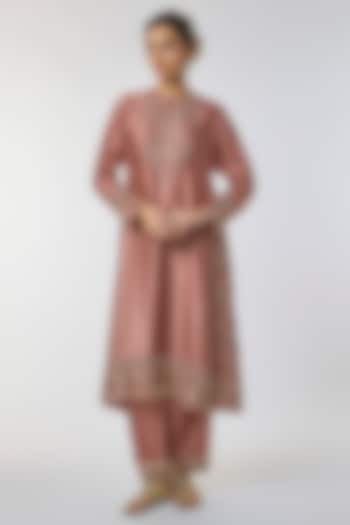 Peach Silk Zardosi Work Kurta Set by Jayanti Reddy at Pernia's Pop Up Shop