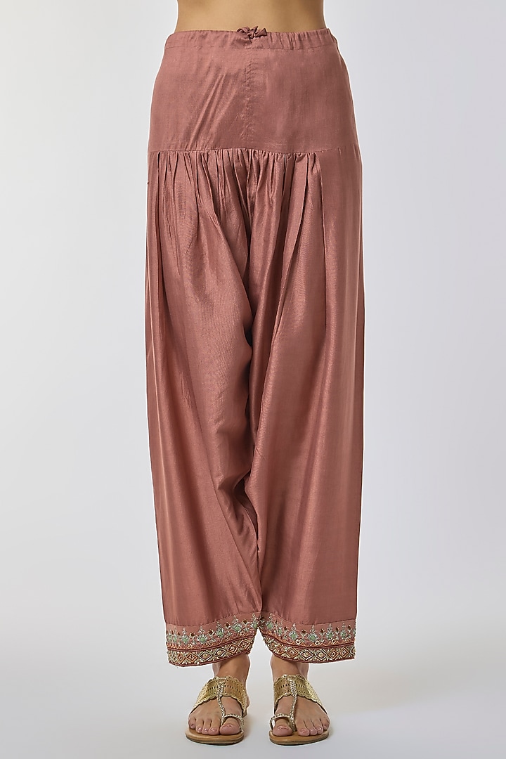 Peach Silk Zardosi Work Kurta Set by Jayanti Reddy at Pernia's Pop Up Shop