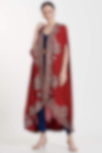 Red Embroidered Cape Set by Jayanti Reddy