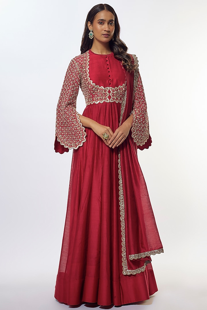 Red Silk Zardosi Embroidered Bridal Anarkali Set by Jayanti Reddy at Pernia's Pop Up Shop