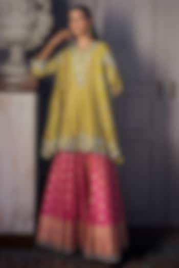 Pink Banarasi Bridal Sharara Set by Jayanti Reddy at Pernia's Pop Up Shop