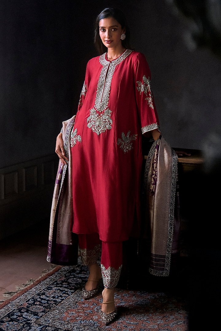 Red Silk Embroidered Kurta Set by Jayanti Reddy at Pernia's Pop Up Shop