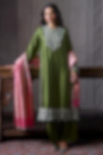 Olive Green Silk Embroidered Kurta Set by Jayanti Reddy at Pernia's Pop Up Shop