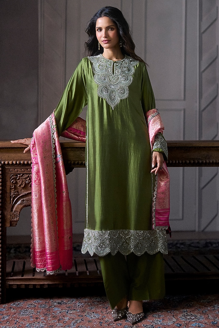 Olive Green Silk Embroidered Kurta Set by Jayanti Reddy at Pernia's Pop Up Shop