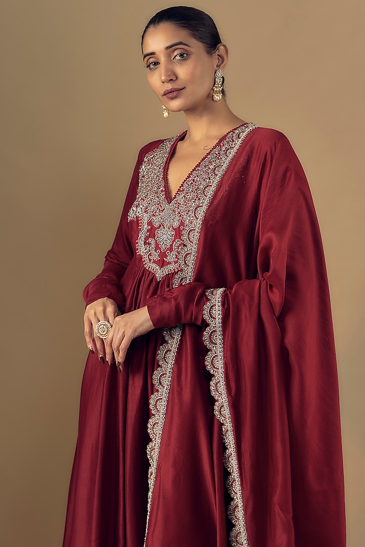 Red Silk Zari Embroidered Bridal Anarkali Set by Jayanti Reddy at Pernia's Pop Up Shop