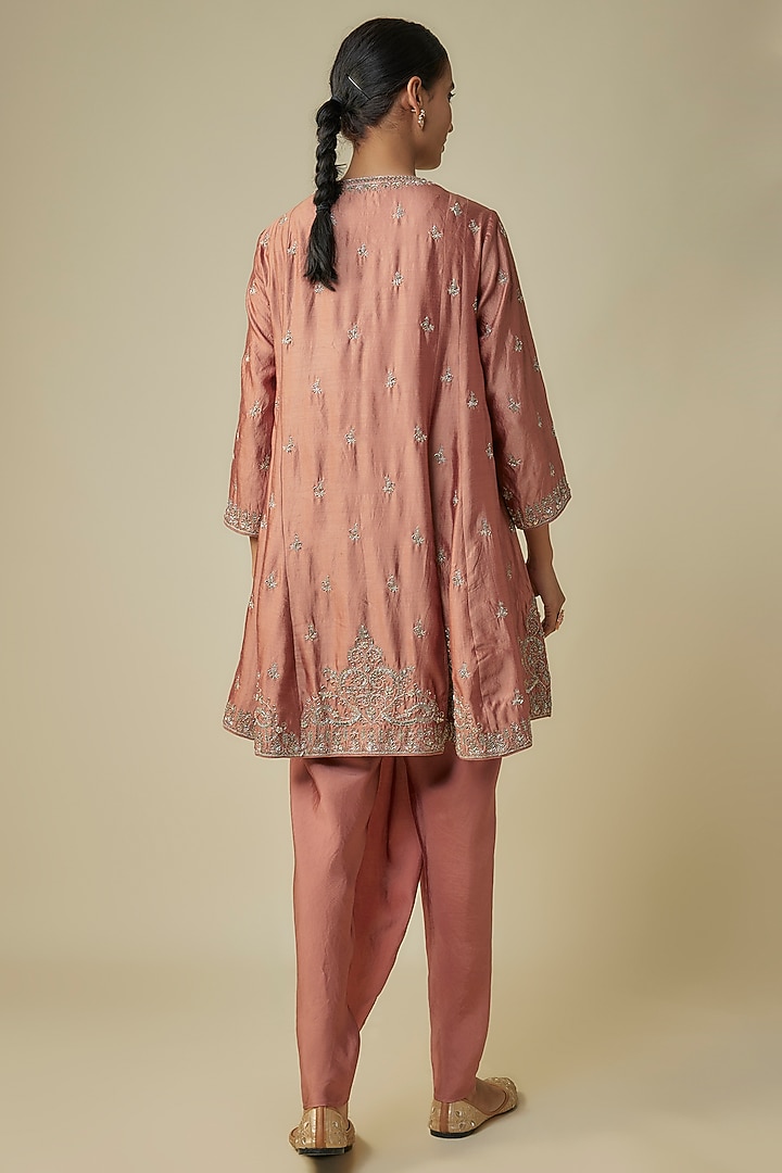 Peach Silk Zardosi Embroidered Kurta Set by Jayanti Reddy at Pernia's Pop Up Shop