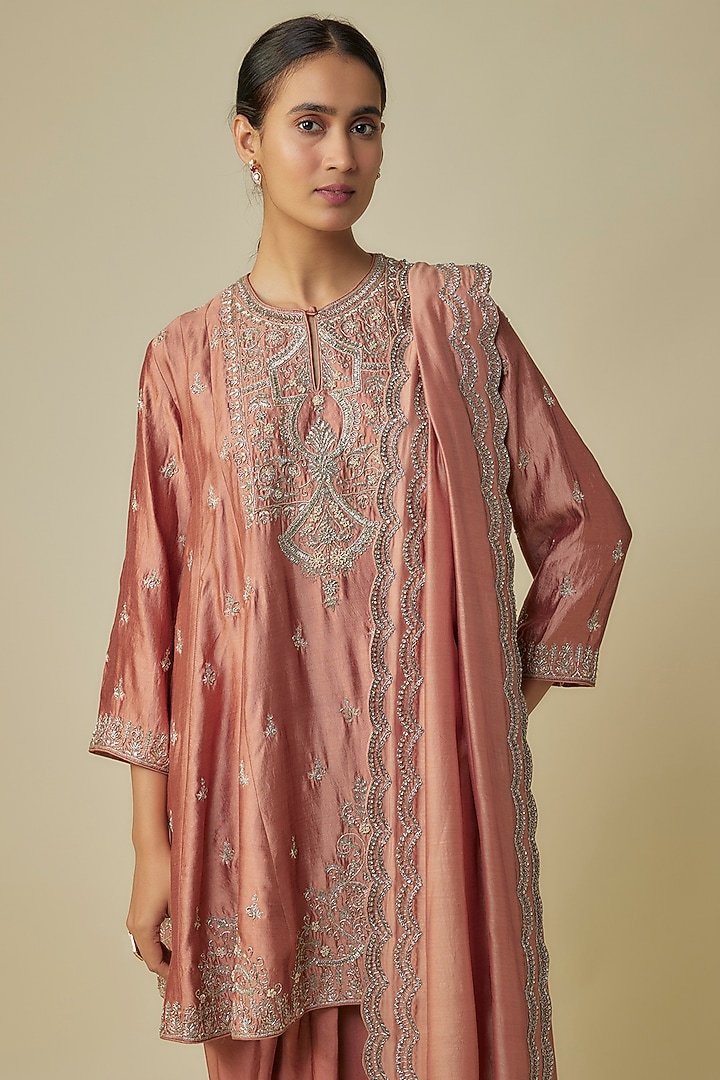 Peach Silk Zardosi Embroidered Kurta Set by Jayanti Reddy at Pernia's Pop Up Shop
