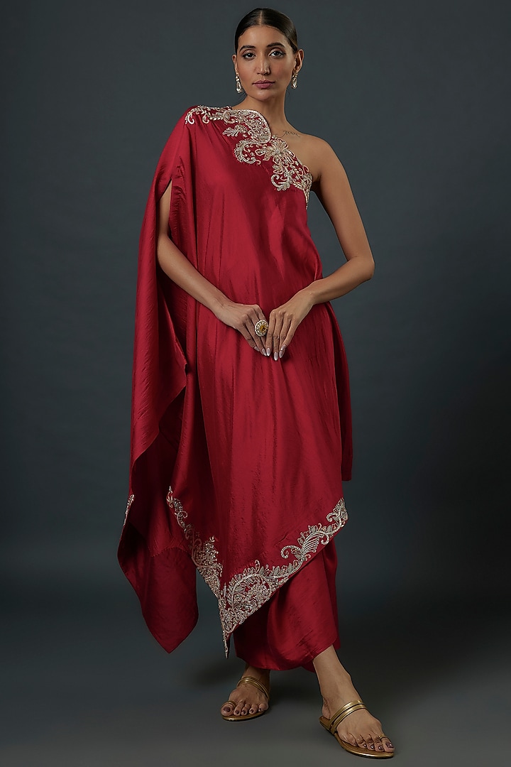 Red Silk Zardosi Embroidered Off-Shoulder Cape Set by Jayanti Reddy at Pernia's Pop Up Shop