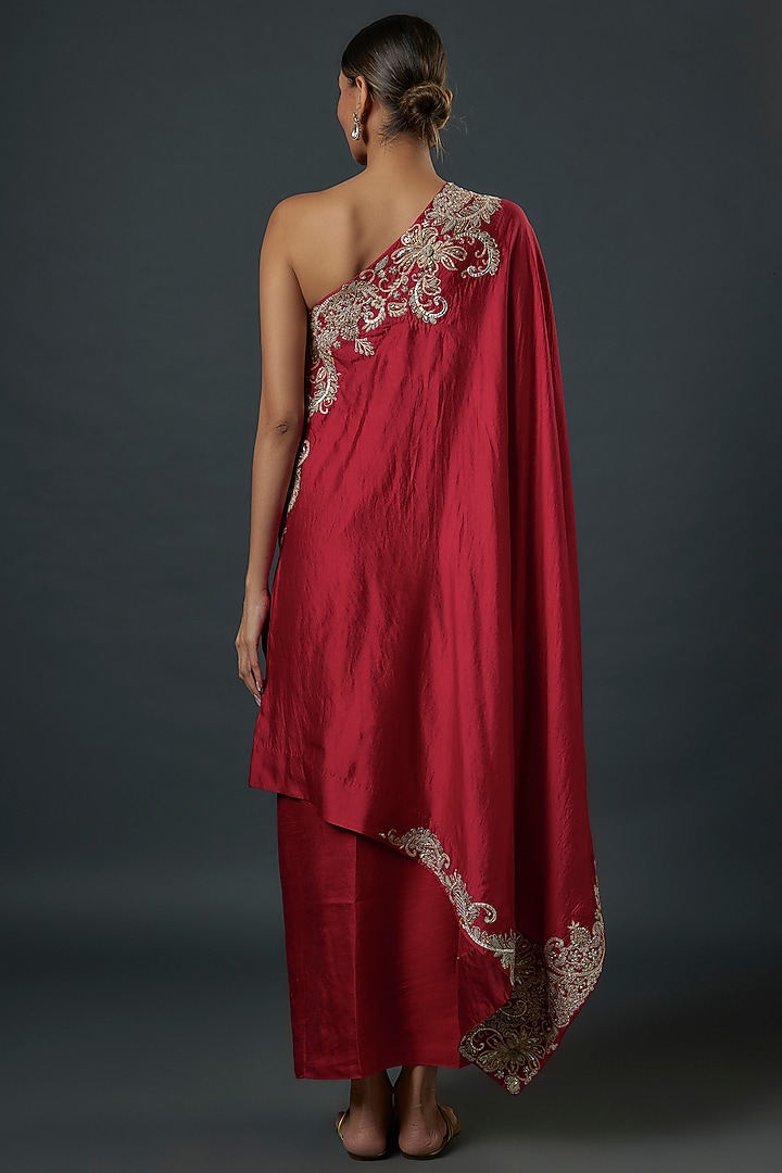 Red Silk Zardosi Embroidered Off-Shoulder Cape Set by Jayanti Reddy at Pernia's Pop Up Shop