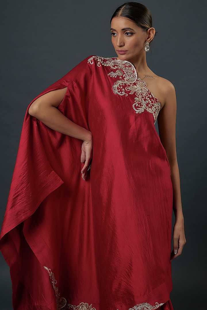 Red Silk Zardosi Embroidered Off-Shoulder Cape Set by Jayanti Reddy at Pernia's Pop Up Shop