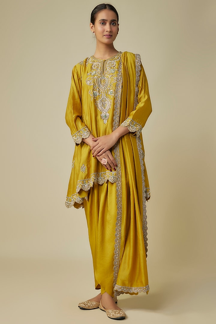 Yellow Silk Zardosi Embroidered Kurta Set by Jayanti Reddy at Pernia's Pop Up Shop