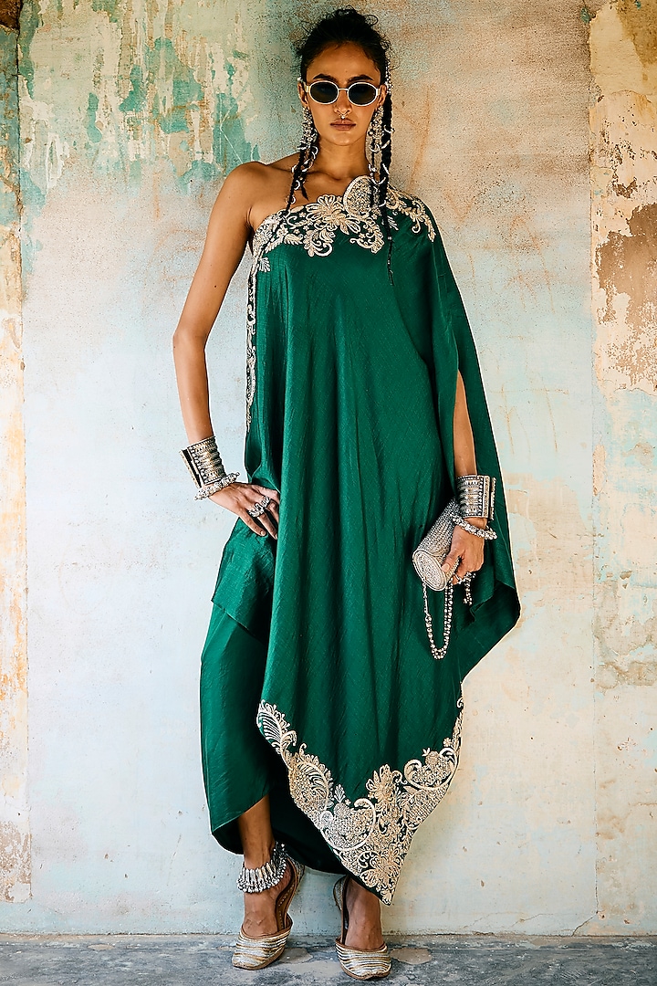 Emerald Green Silk Zardosi Embroidered Off-Shoulder Cape Set by Jayanti Reddy at Pernia's Pop Up Shop