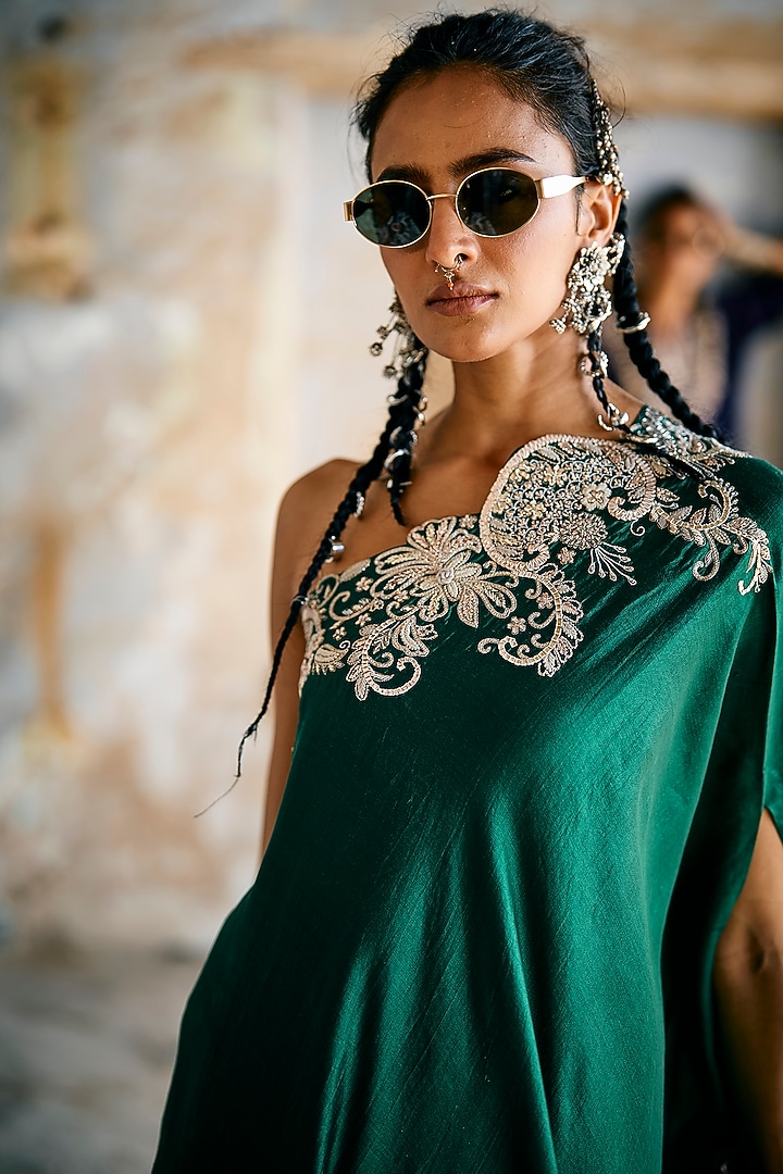 Emerald Green Silk Zardosi Embroidered Off-Shoulder Cape Set by Jayanti Reddy at Pernia's Pop Up Shop