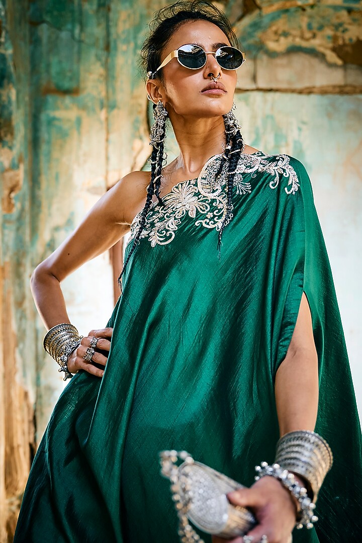 Emerald Green Silk Zardosi Embroidered Off-Shoulder Cape Set by Jayanti Reddy at Pernia's Pop Up Shop