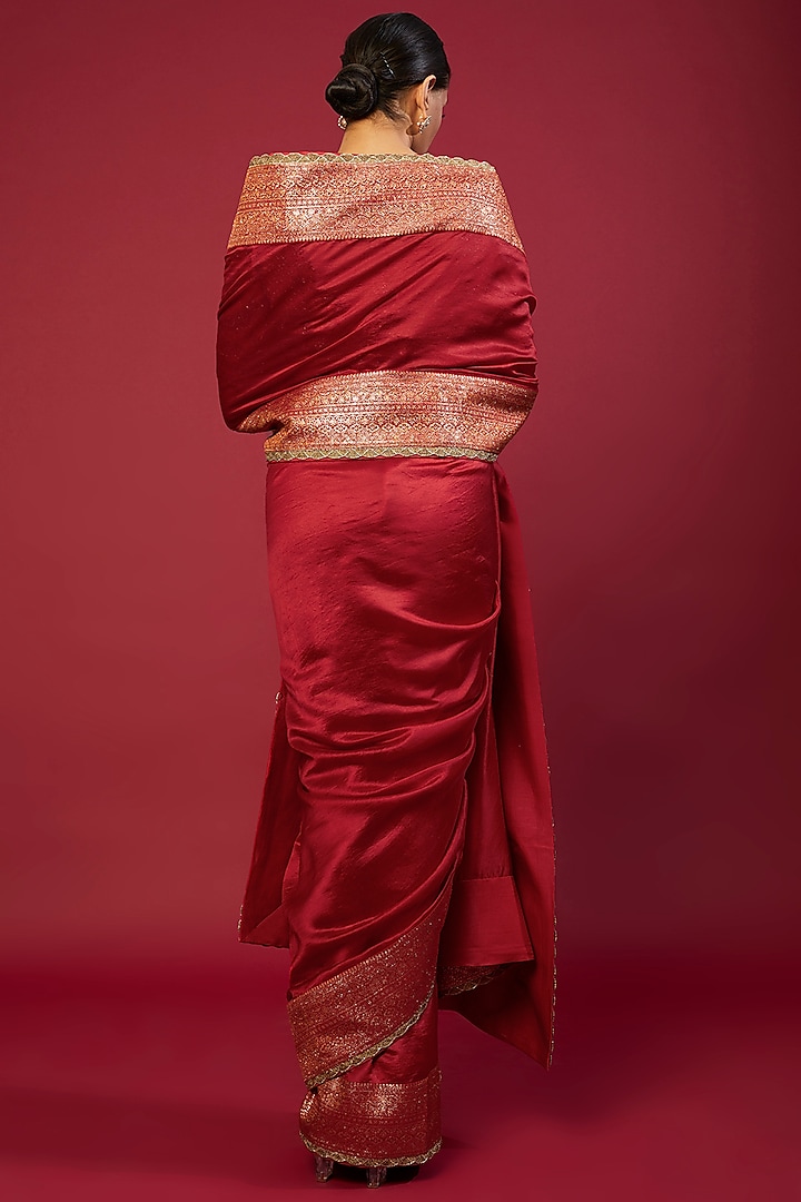 Red Banarasi Wedding Saree by Jayanti Reddy at Pernia's Pop Up Shop