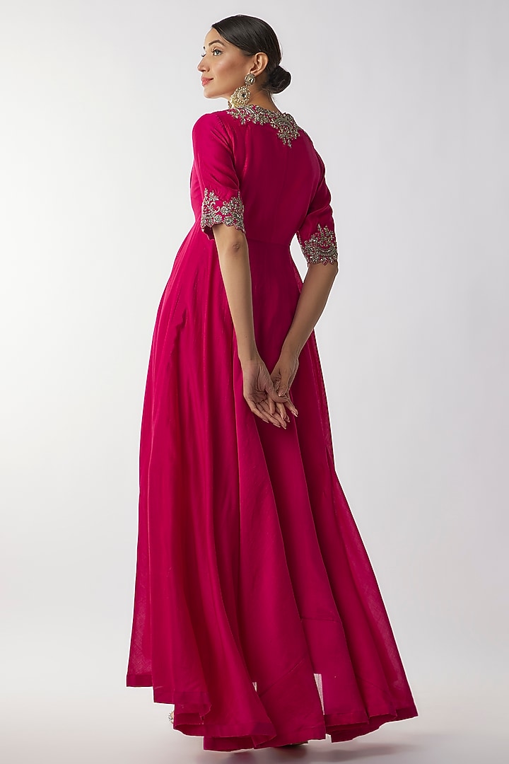 Rani Pink Silk Zari Embroidered High-Low Wedding Anarkali Set by Jayanti Reddy at Pernia's Pop Up Shop