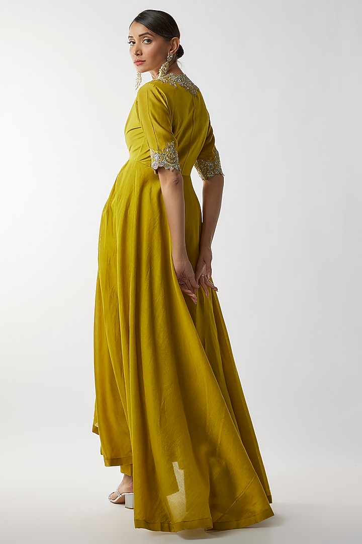 Mustard Silk Zari Embroidered High-Low Wedding Anarkali Set by Jayanti Reddy at Pernia's Pop Up Shop
