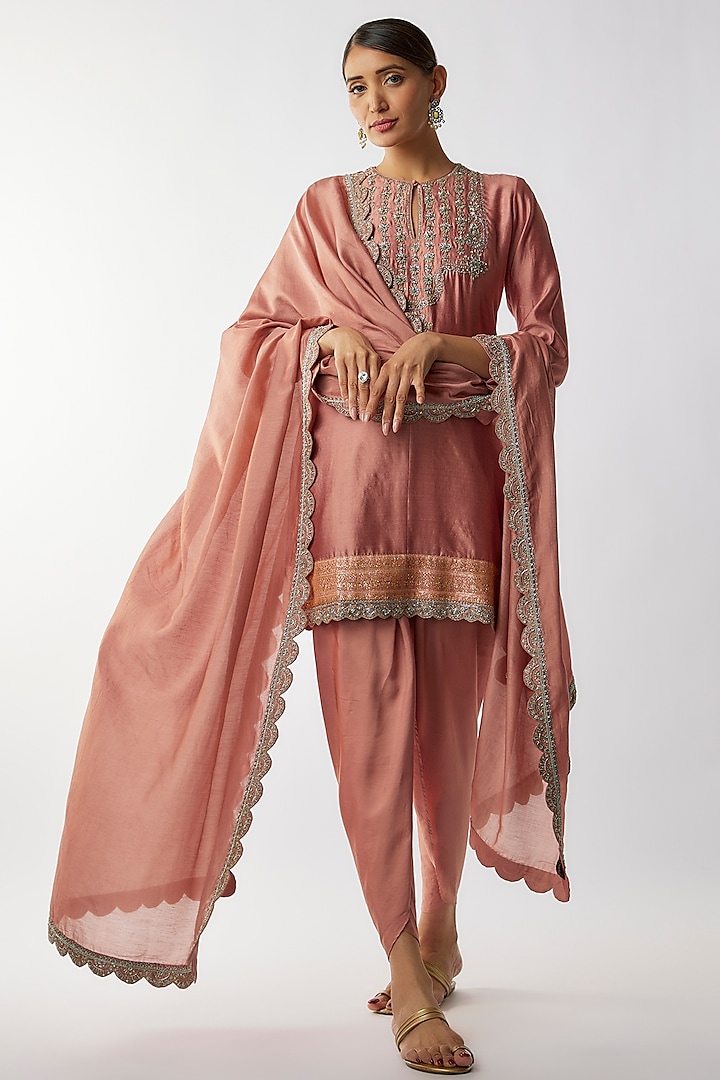 Peach Silk Zari Embroidered Kurta Set by Jayanti Reddy at Pernia's Pop Up Shop