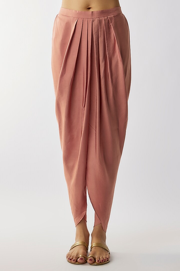 Peach Silk Zari Embroidered Kurta Set by Jayanti Reddy at Pernia's Pop Up Shop
