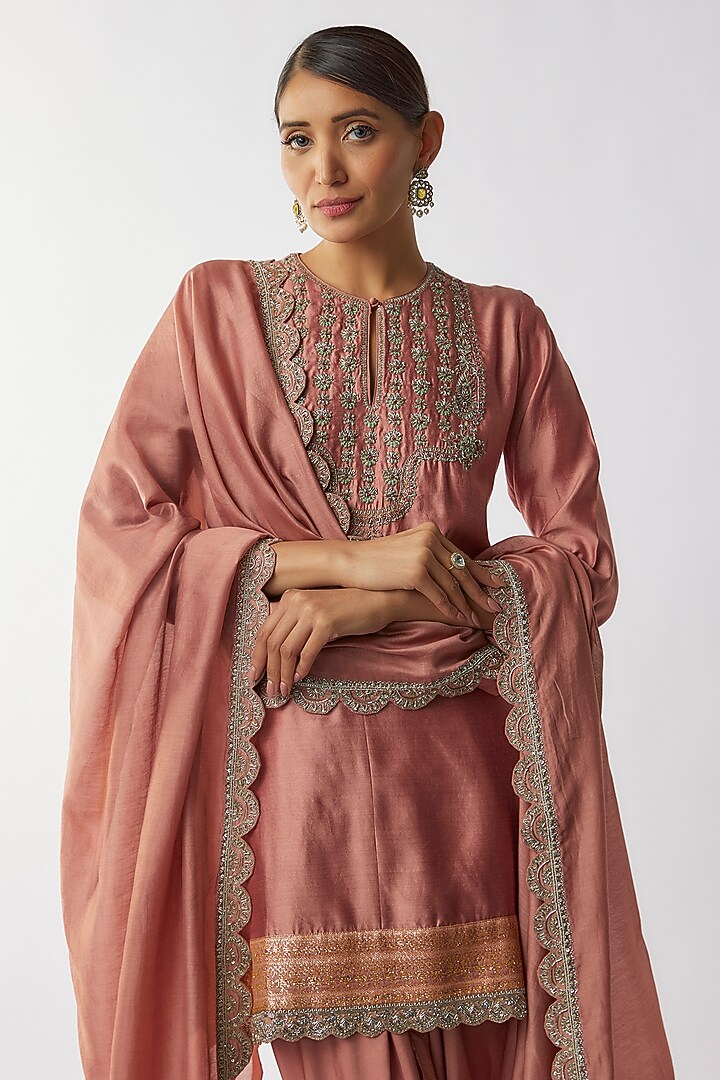 Peach Silk Zari Embroidered Kurta Set by Jayanti Reddy at Pernia's Pop Up Shop