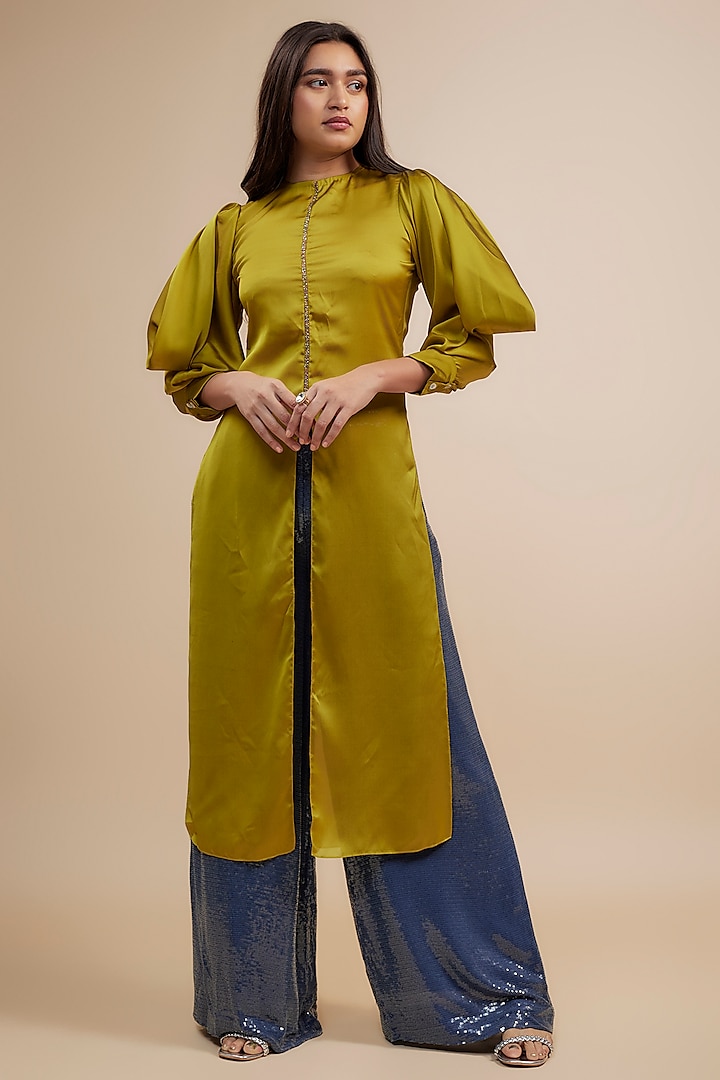 Mehendi Green Crepe Satin Embroidered Kurta Set by Jewellyn Alvares at Pernia's Pop Up Shop