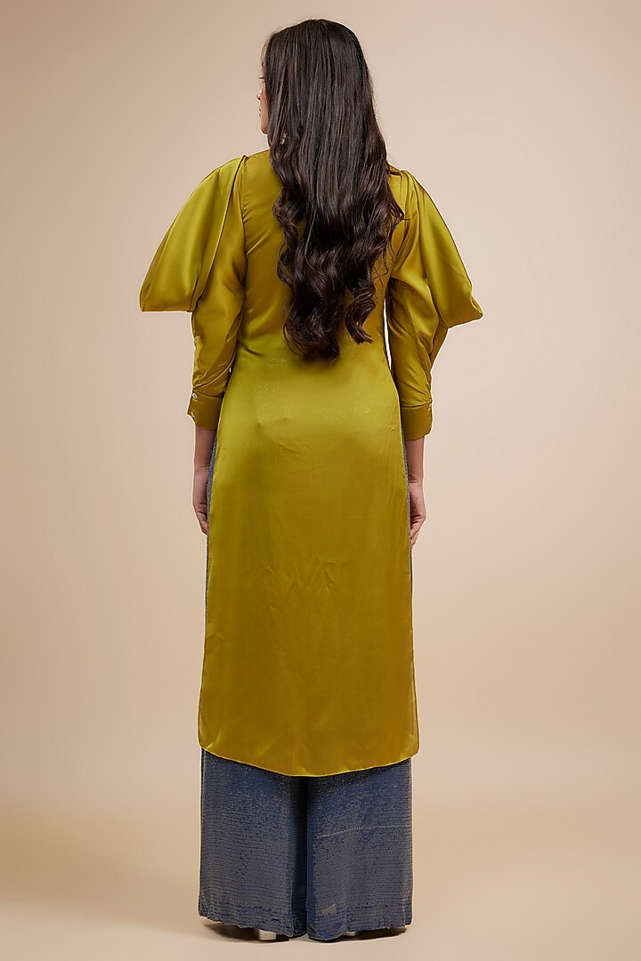 Mehendi Green Crepe Satin Embroidered Kurta Set by Jewellyn Alvares at Pernia's Pop Up Shop