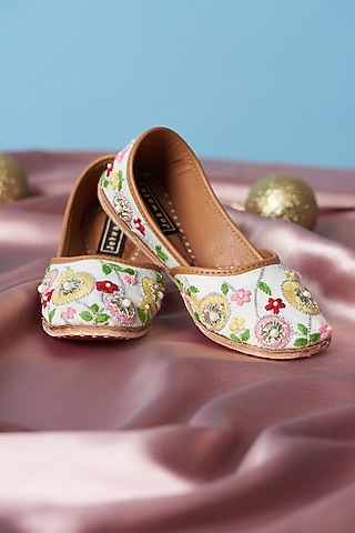 Ivory Pure Leather Thread Embellished Juttis For Girls by Jekwats