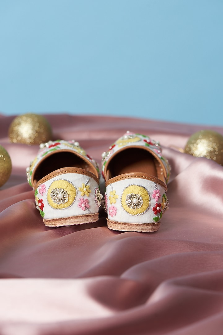 Ivory Pure Leather Thread Embellished Juttis For Girls by Jekwats at Pernia's Pop Up Shop
