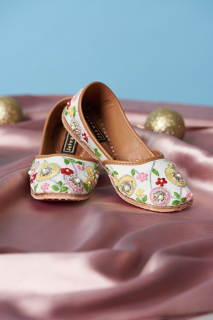 Ivory Pure Leather Thread Embellished Juttis For Girls by Jekwats at Pernia's Pop Up Shop