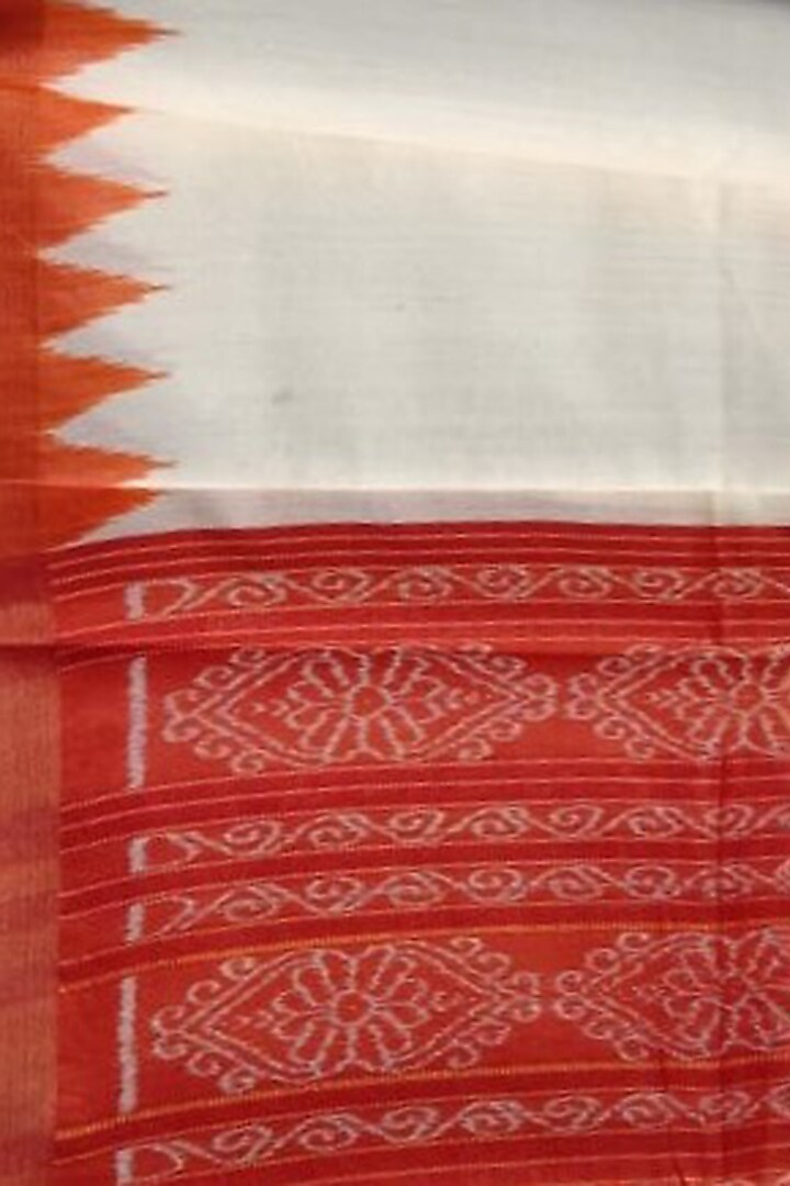 Off-White Handwoven Tie-Dye Saree by Jagjeeban at Pernia's Pop Up Shop
