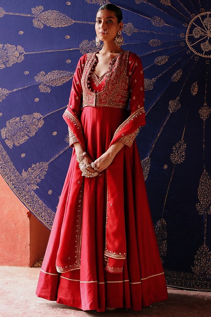 Red Chanderi & Organza Hand Embroidered Bridal Anarkali Set by Jigar Mali at Pernia's Pop Up Shop
