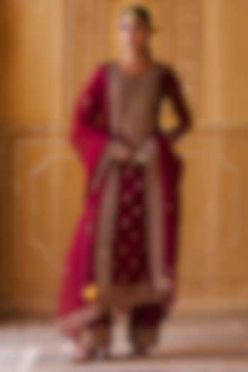 Wine Chanderi Silk Hand Embroidered Kurta Set by Jigar Mali at Pernia's Pop Up Shop