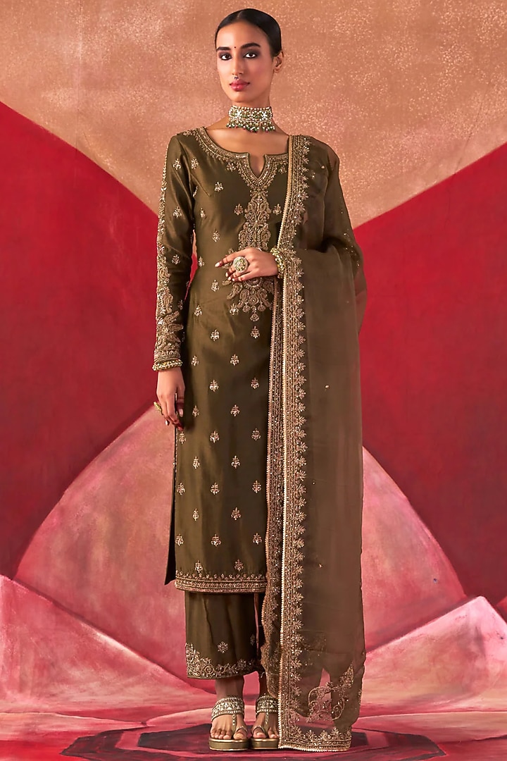 Olive Green Chanderi Silk Hand Embroidered Kurta Set by Jigar Mali at Pernia's Pop Up Shop