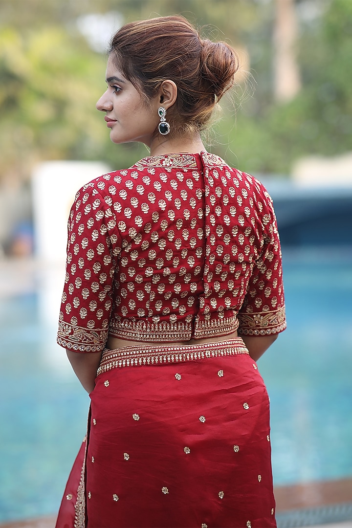 Red Organza Sequins & Zardosi Embroidered Organza Wedding Saree Set by JUHI SHEKHAWAT at Pernia's Pop Up Shop