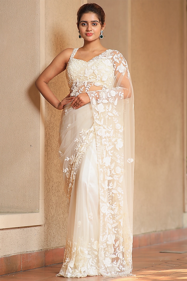Off-White Net Sequins & Cutdana Embroidered Wedding Saree Set by JUHI SHEKHAWAT at Pernia's Pop Up Shop