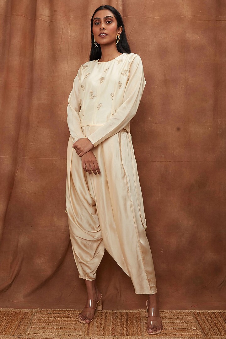 Cream Maheshwari Dhoti Set by Jajobaa at Pernia's Pop Up Shop