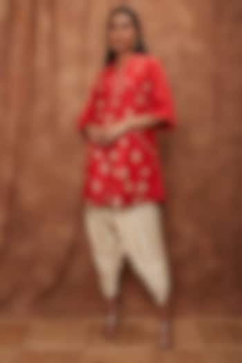 Red Maheshwari Silk Dhoti Set by Jajobaa at Pernia's Pop Up Shop