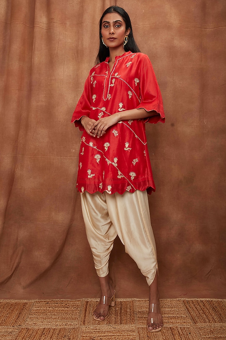 Red Maheshwari Silk Dhoti Set by Jajobaa at Pernia's Pop Up Shop