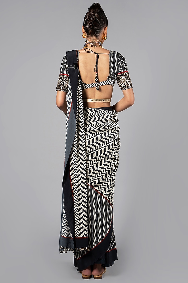 Multi-Colored Silk Crepe Chevron Printed Reception Saree Set by JJV.Kapurthala By JJ Valaya at Pernia's Pop Up Shop