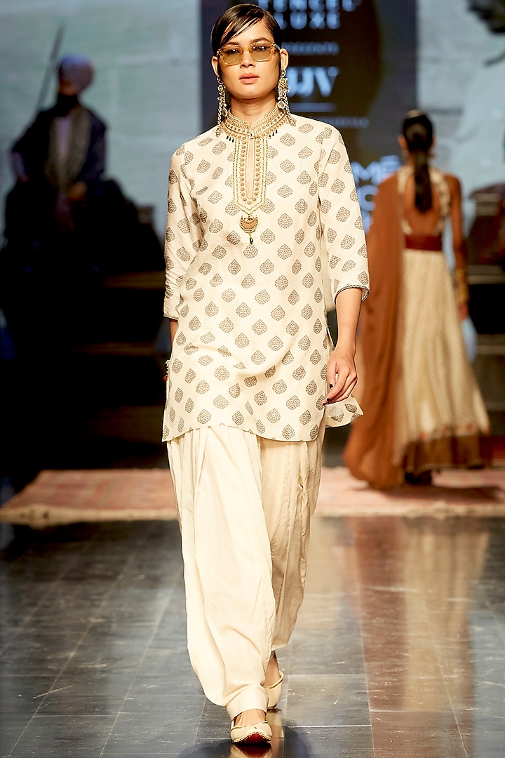 Ivory Printed Tunic Set by JJV.Kapurthala By JJ Valaya at Pernia's Pop Up Shop